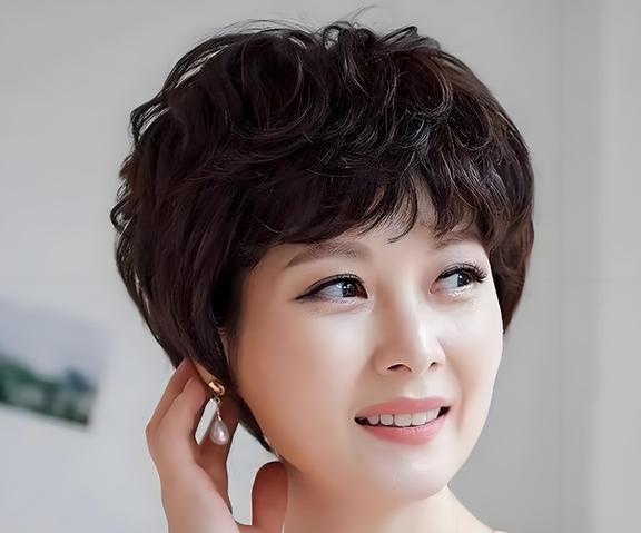 时尚变迁中的40-50岁女性发型，探索最新流行趋势与当代地位